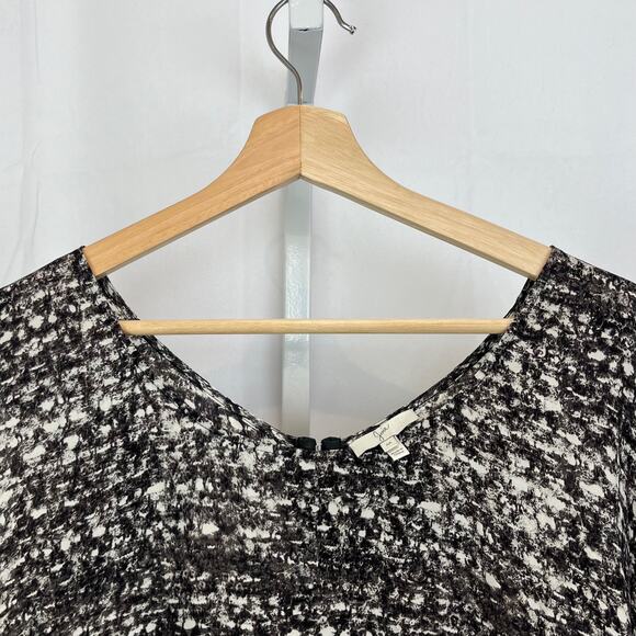 JOIE Size M Printed Silk Dolman Cap Sleeve Top Hook and Eye Back Gray - Picture 5 of 8